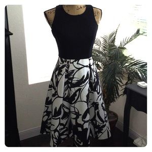 White House Black Market Two Tone Dress - Pockets